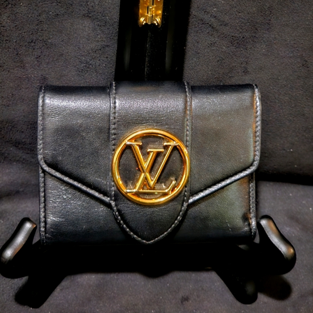 LOUIS VUITTON PONT NEUF COMPACT WALLET (EUC)